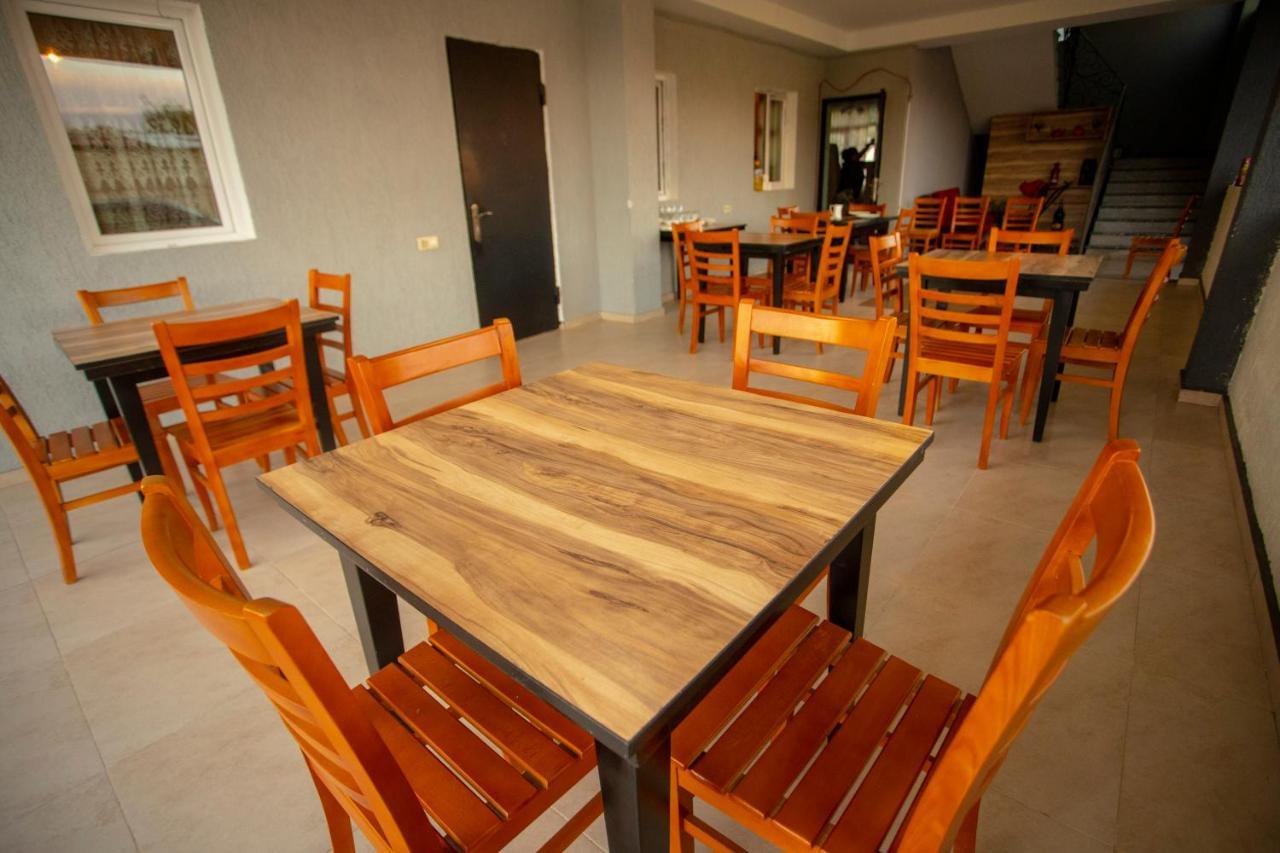 Hotel Pollux à Batoumi Extérieur photo