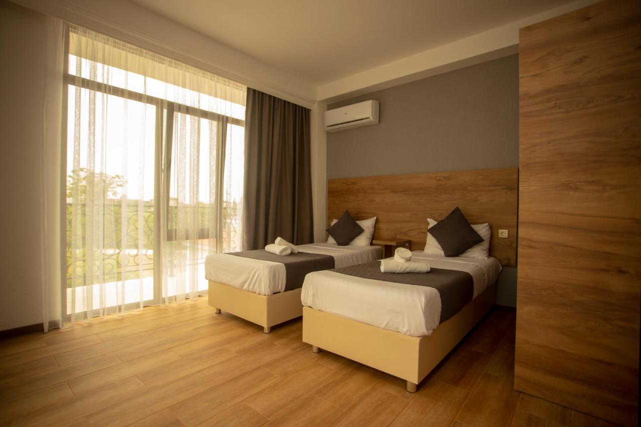 Hotel Pollux à Batoumi Extérieur photo