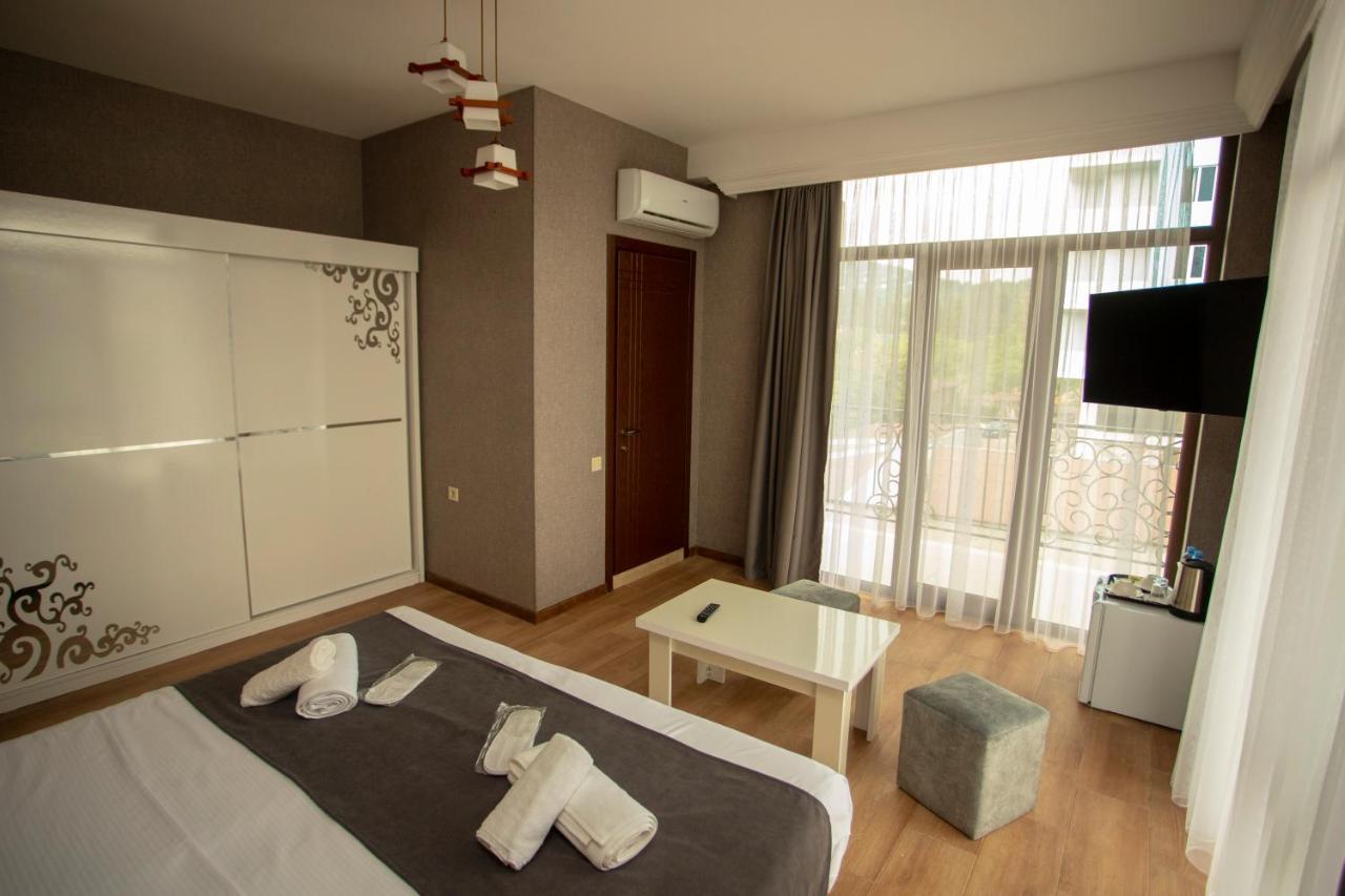 Hotel Pollux à Batoumi Extérieur photo