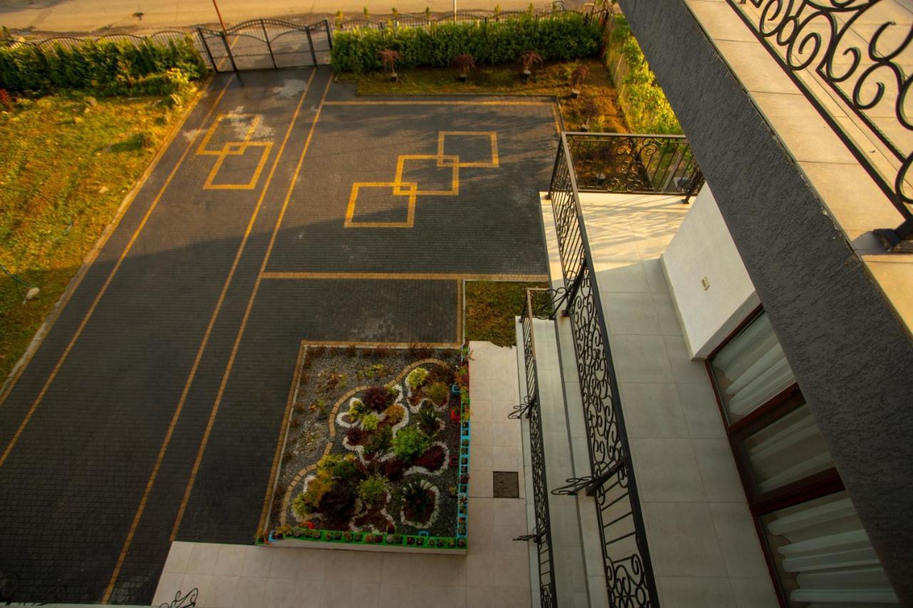 Hotel Pollux à Batoumi Extérieur photo