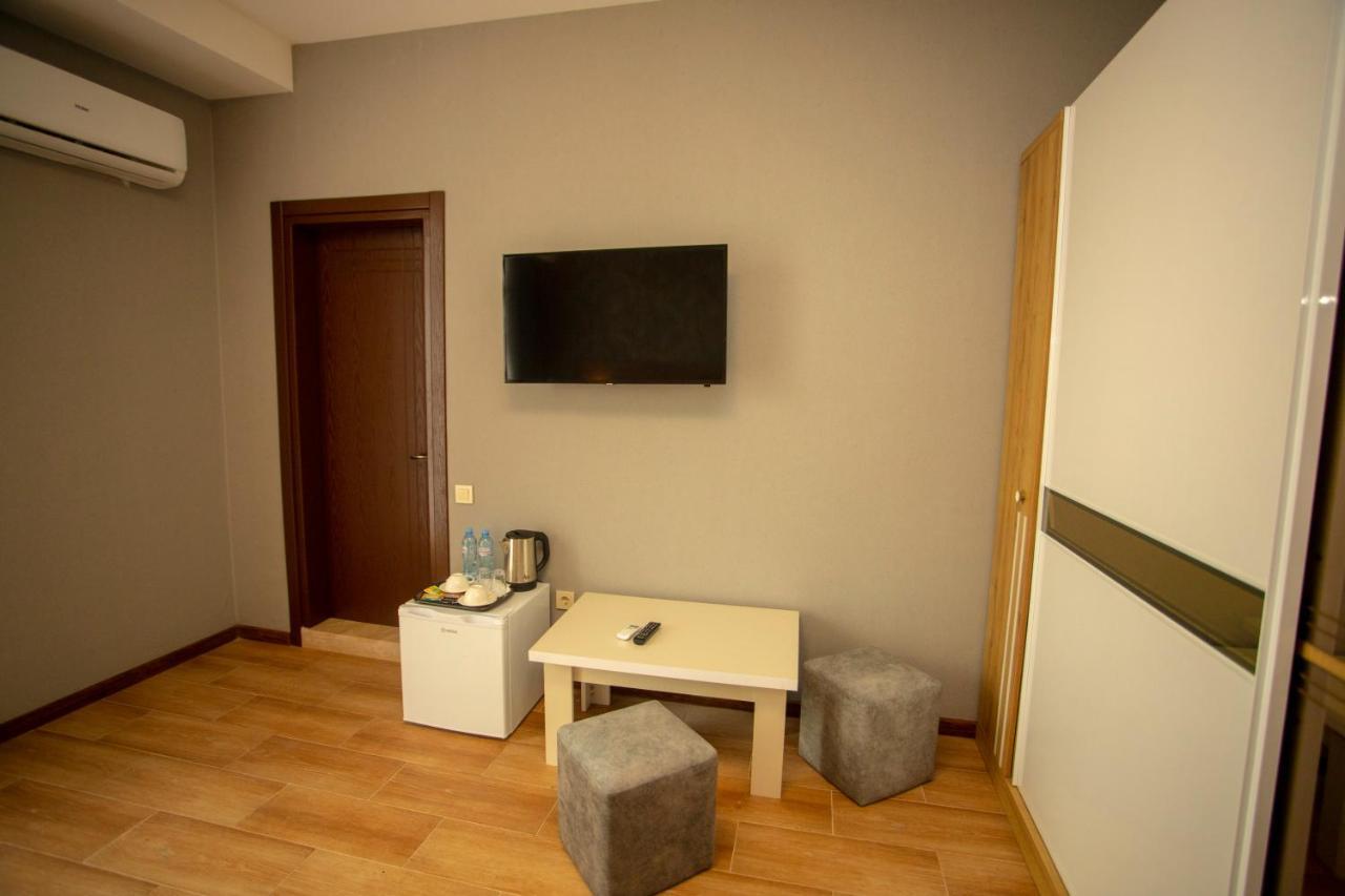 Hotel Pollux à Batoumi Extérieur photo