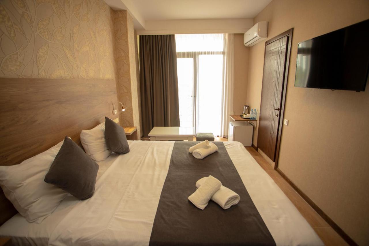 Hotel Pollux à Batoumi Extérieur photo