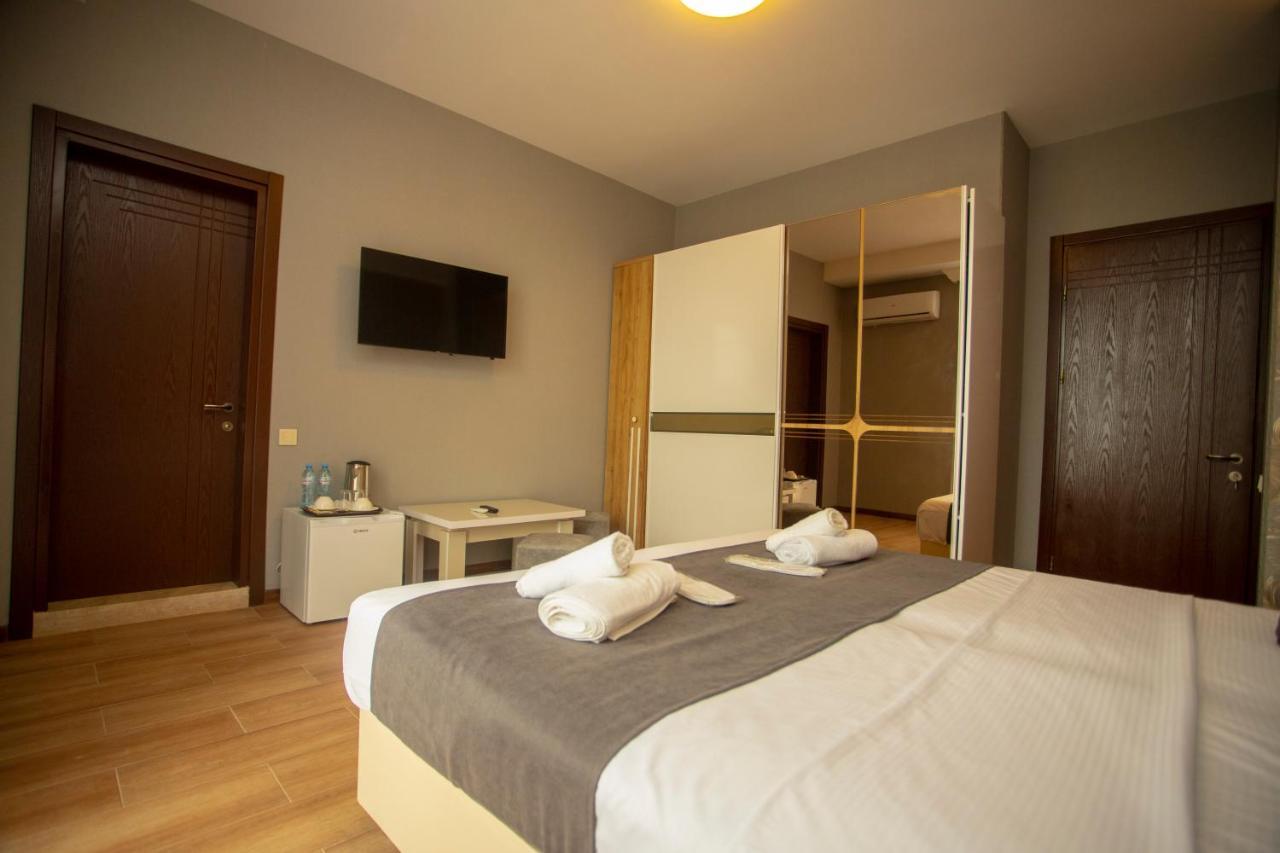 Hotel Pollux à Batoumi Extérieur photo