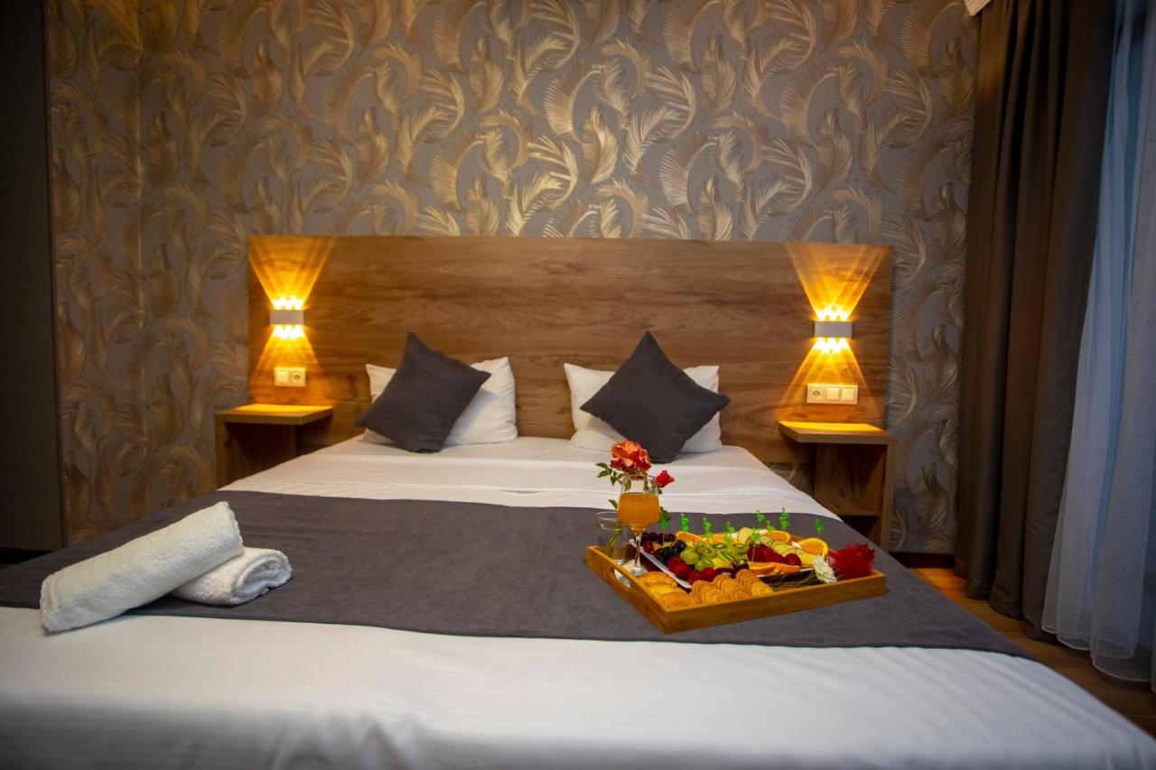 Hotel Pollux à Batoumi Extérieur photo