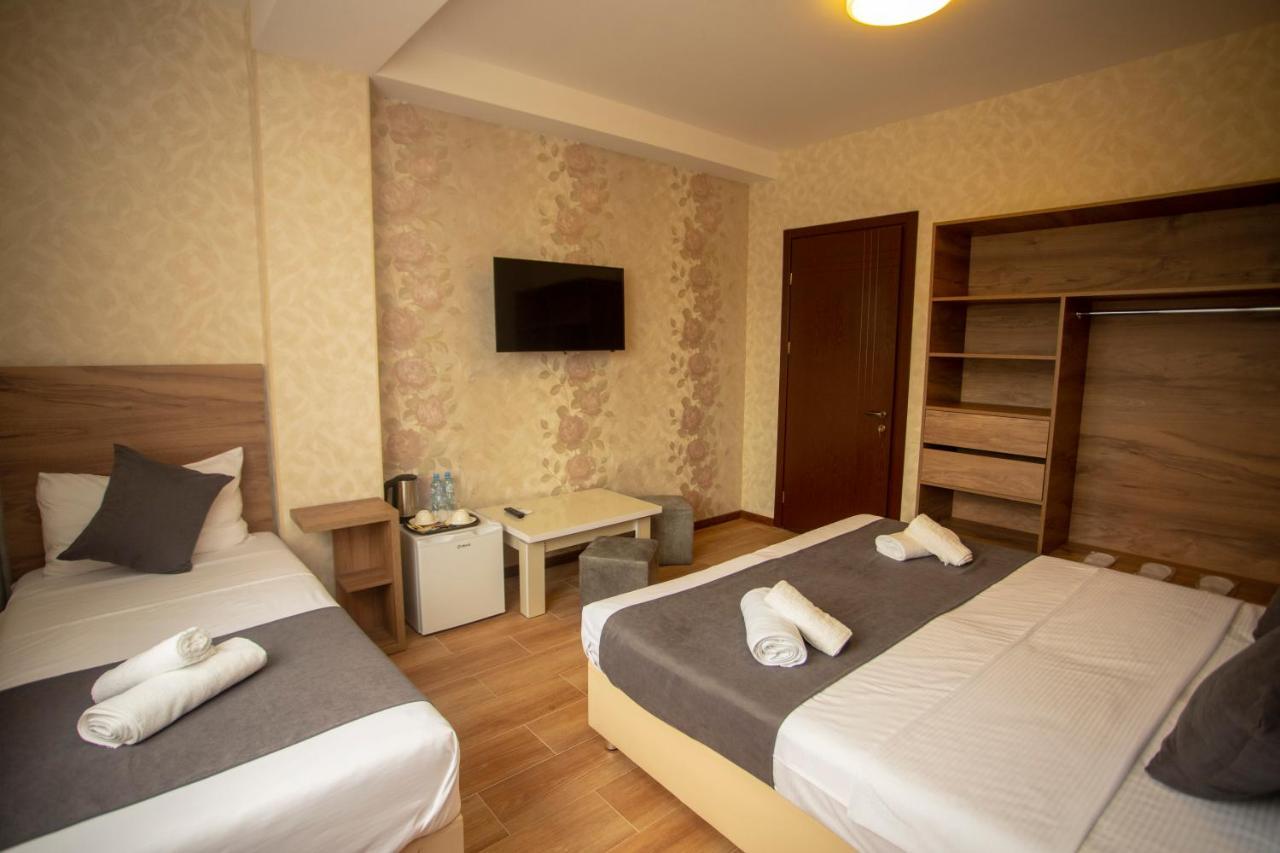Hotel Pollux à Batoumi Extérieur photo