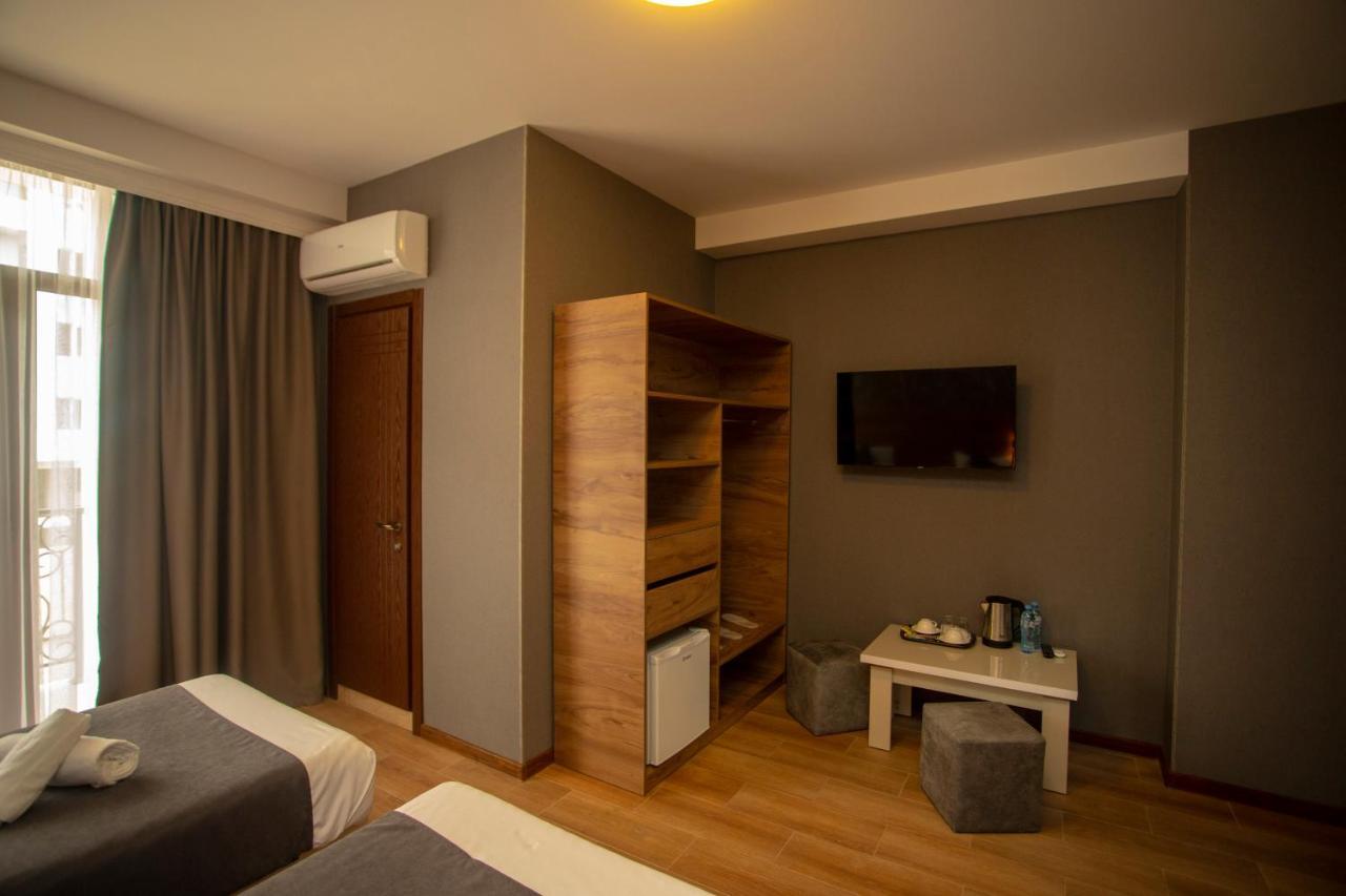Hotel Pollux à Batoumi Extérieur photo