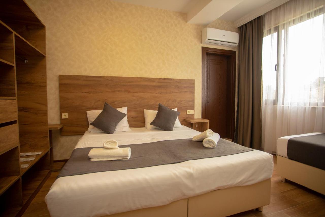 Hotel Pollux à Batoumi Extérieur photo