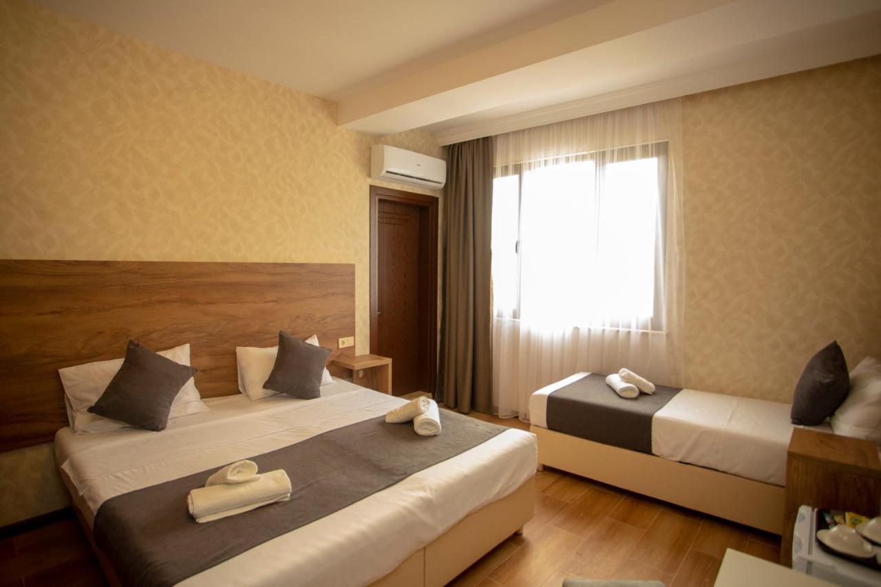 Hotel Pollux à Batoumi Extérieur photo