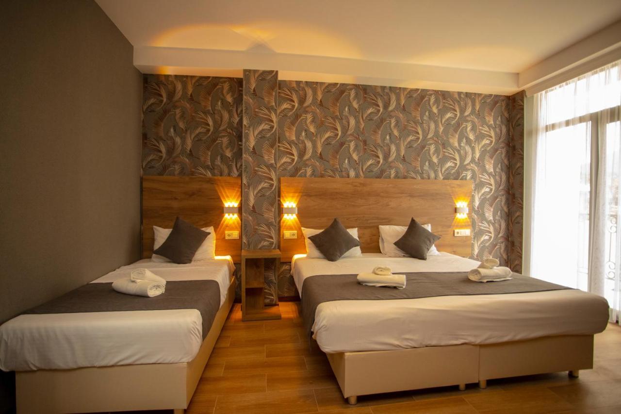 Hotel Pollux à Batoumi Extérieur photo
