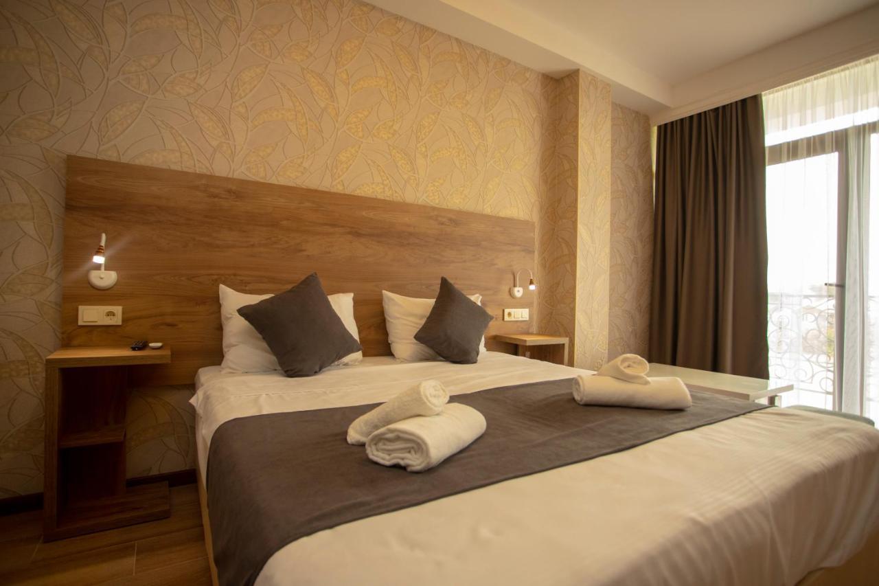 Hotel Pollux à Batoumi Extérieur photo