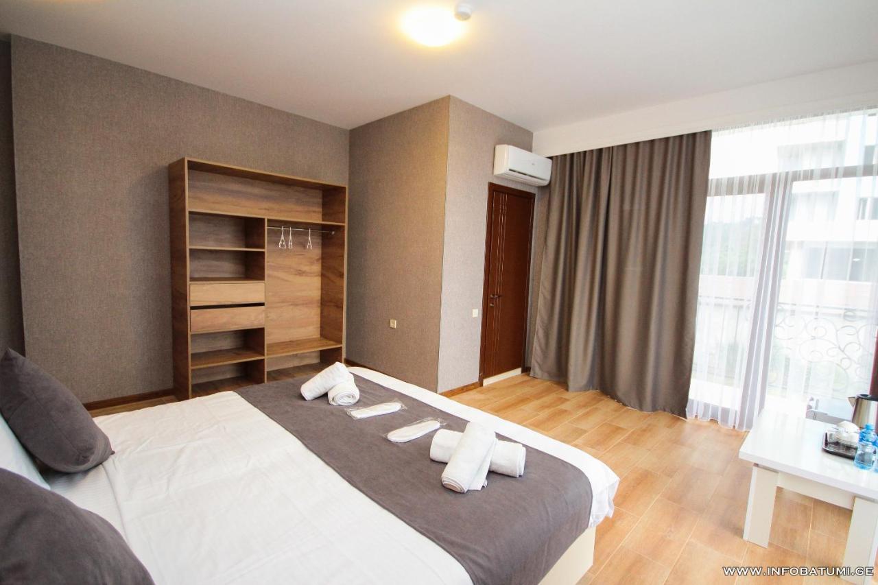 Hotel Pollux à Batoumi Extérieur photo