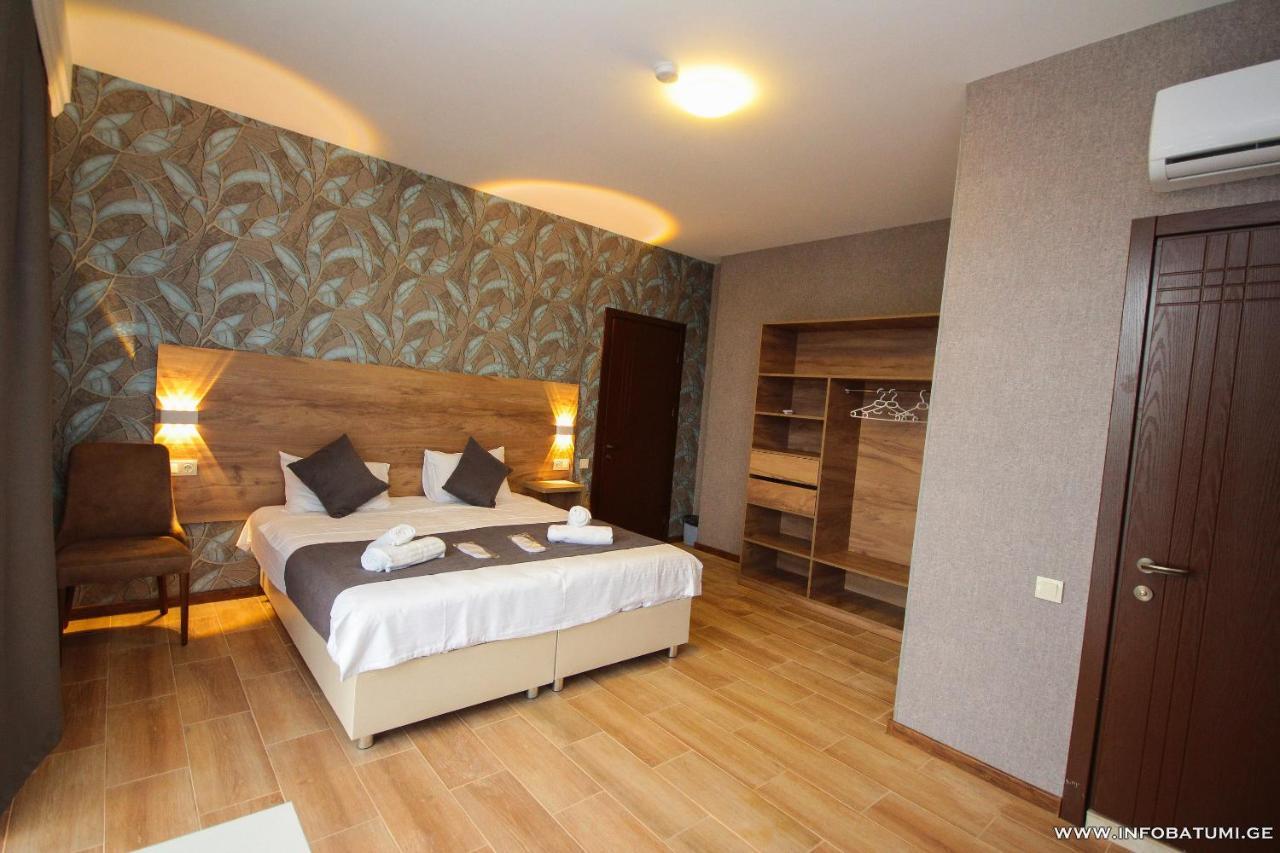 Hotel Pollux à Batoumi Extérieur photo