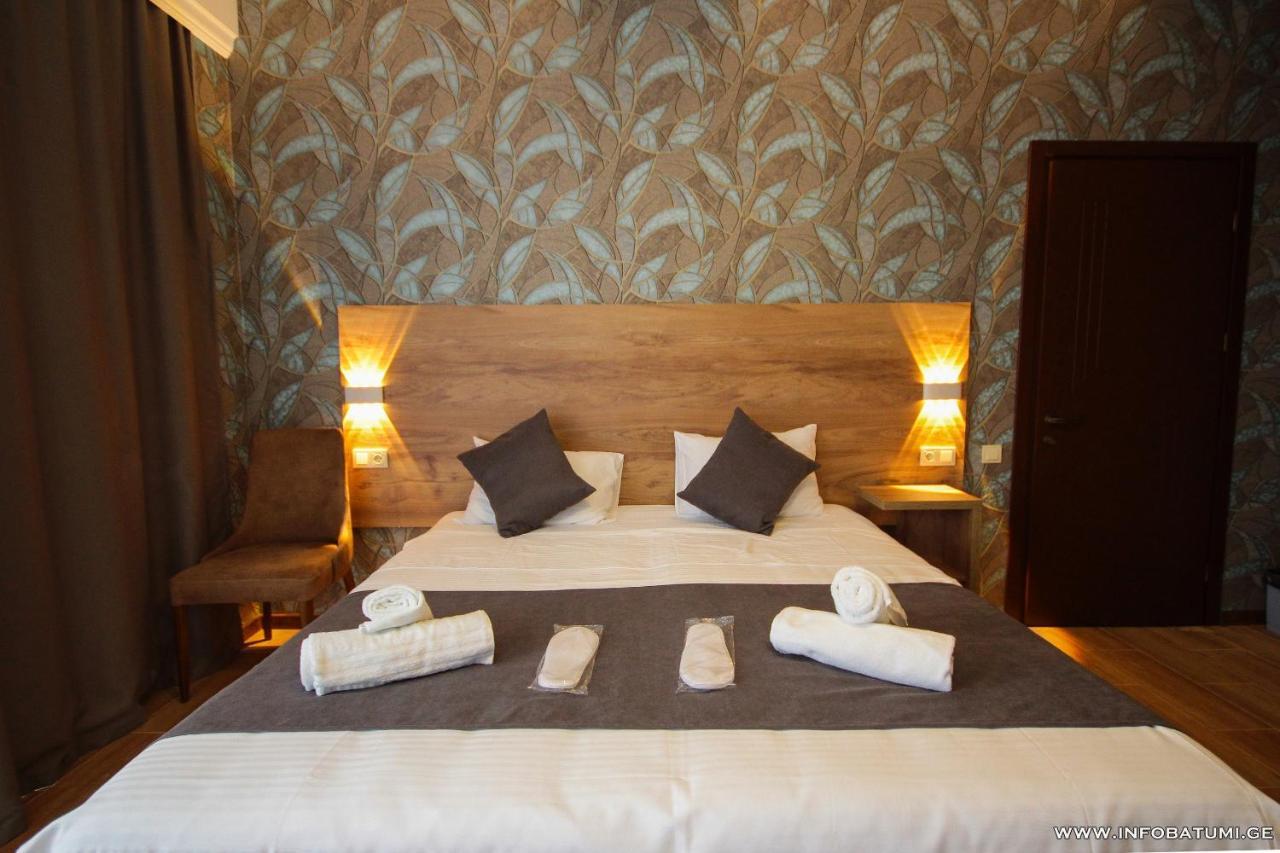 Hotel Pollux à Batoumi Extérieur photo