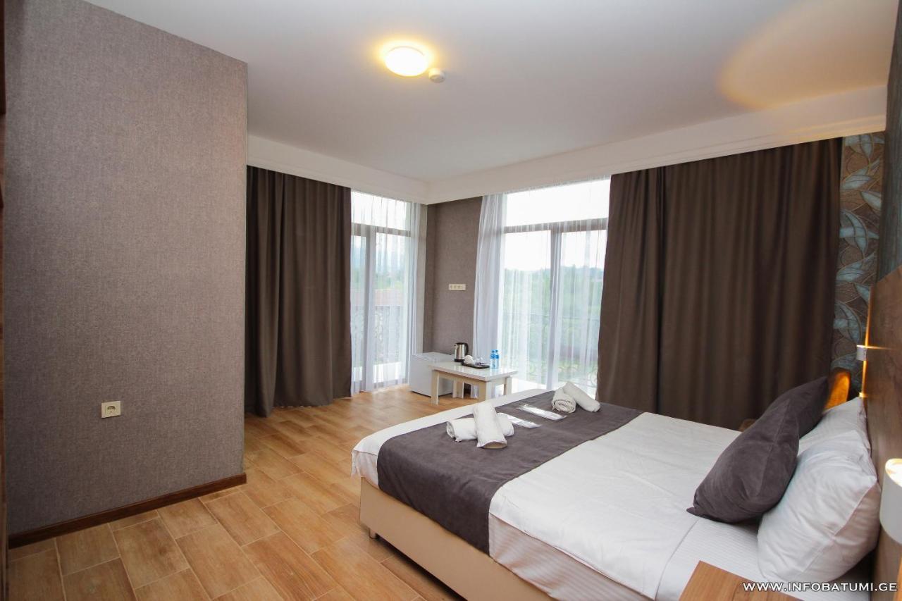 Hotel Pollux à Batoumi Extérieur photo